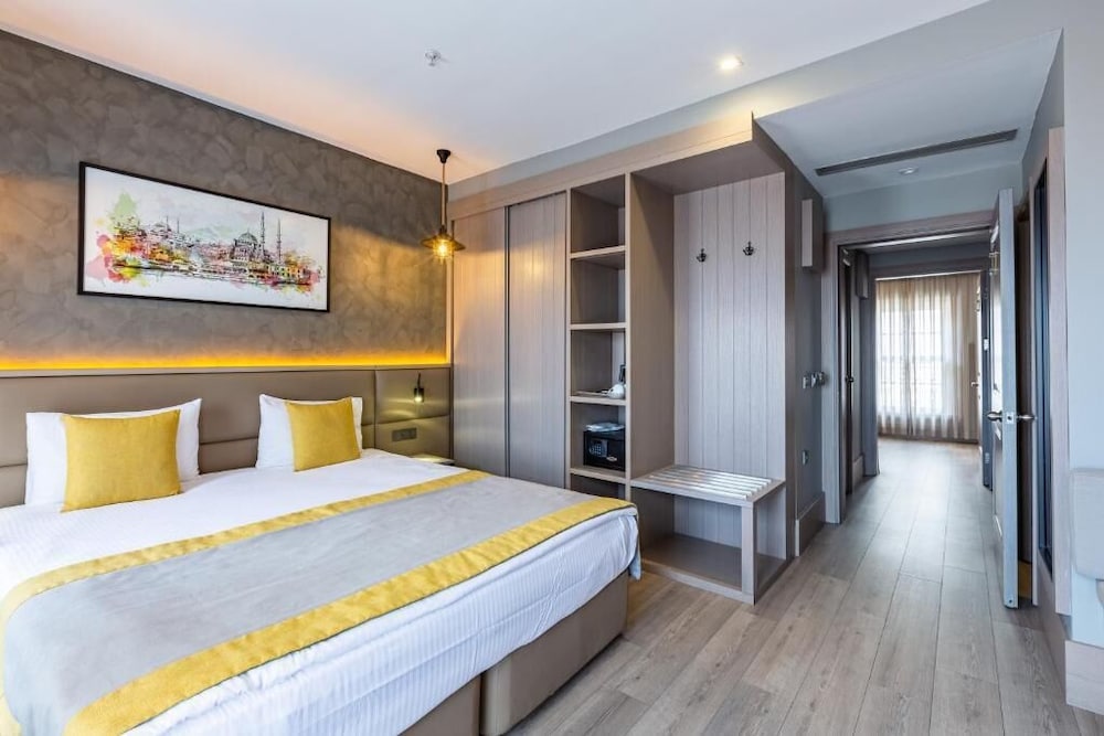 Hotel Seraglio 21/70