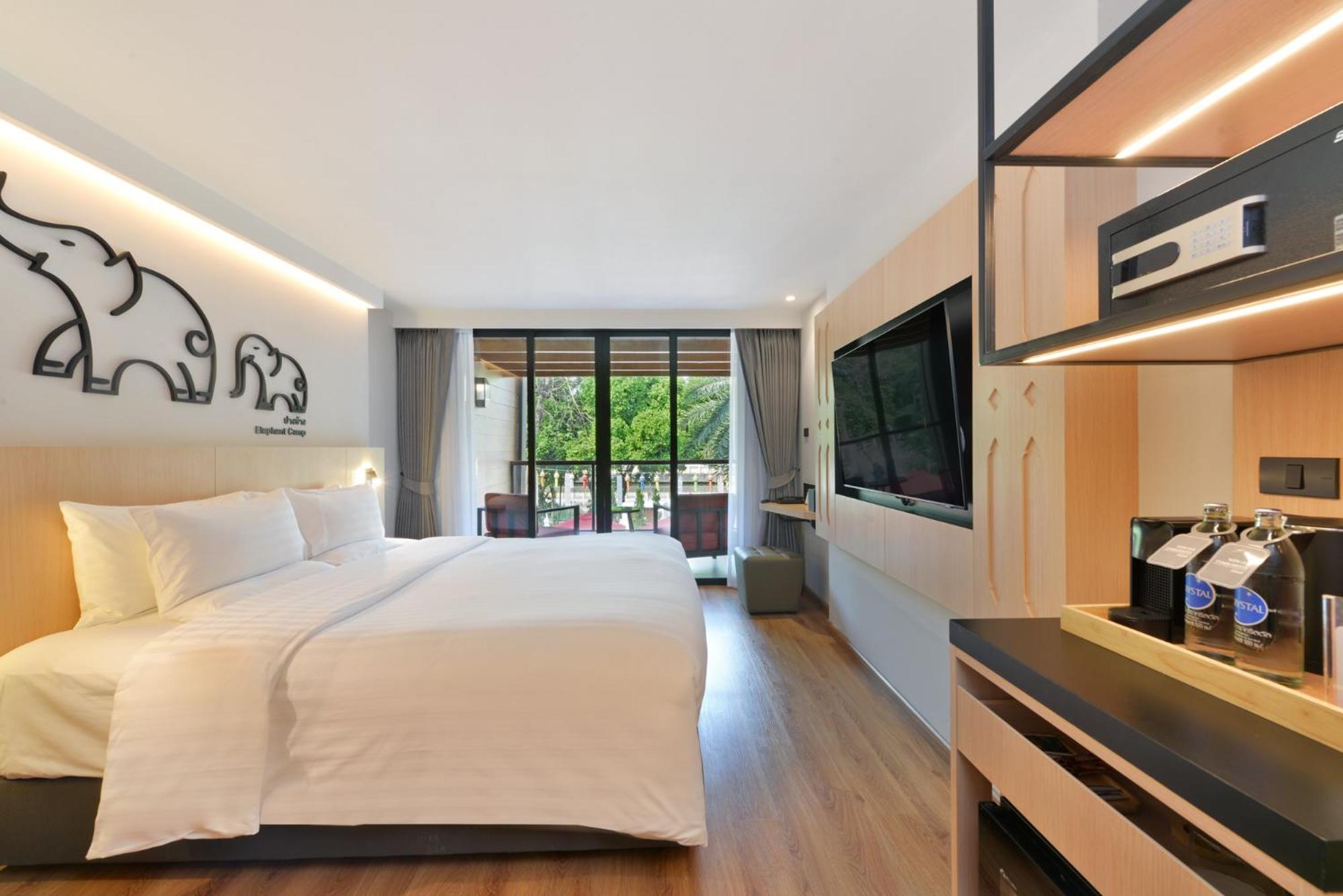 Junior Suite, King Bed, Balcony