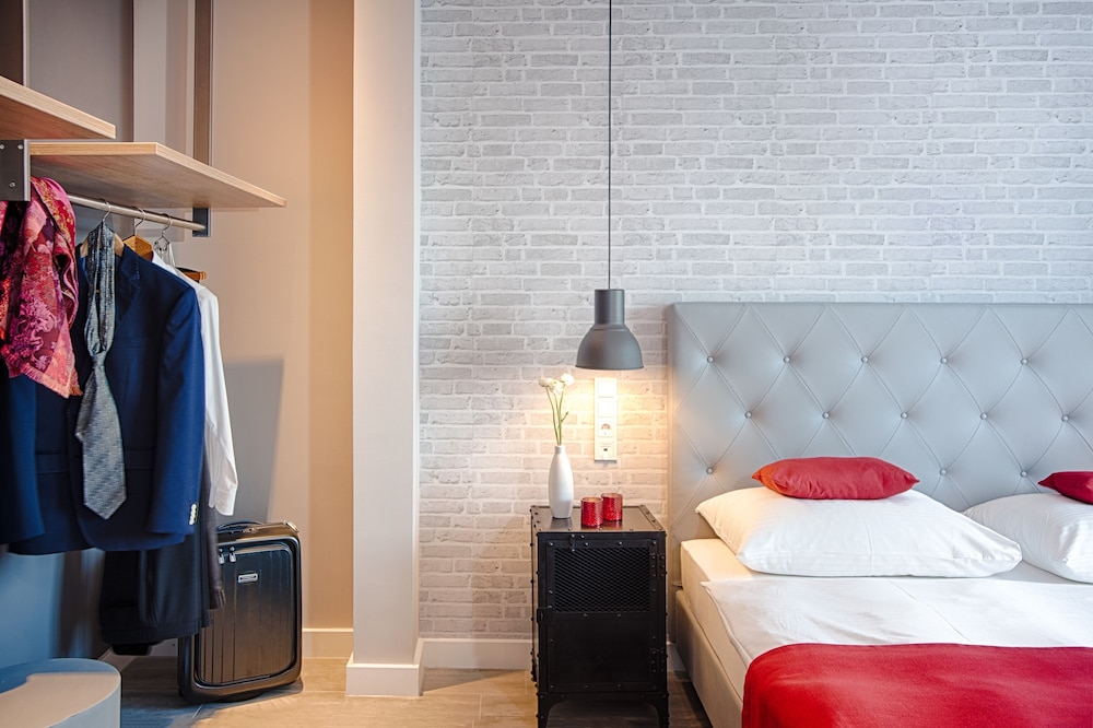 1 BEDROOM, FAMILY, APARTMENT, KITCHENETTE