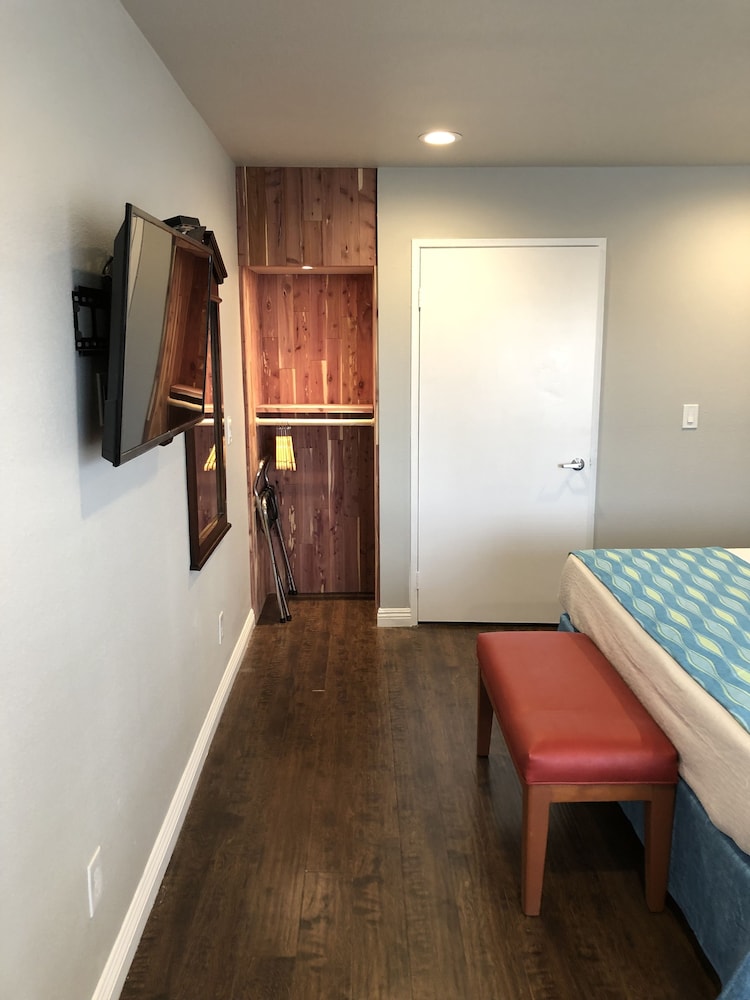 Alamo Inn Suites 53/61