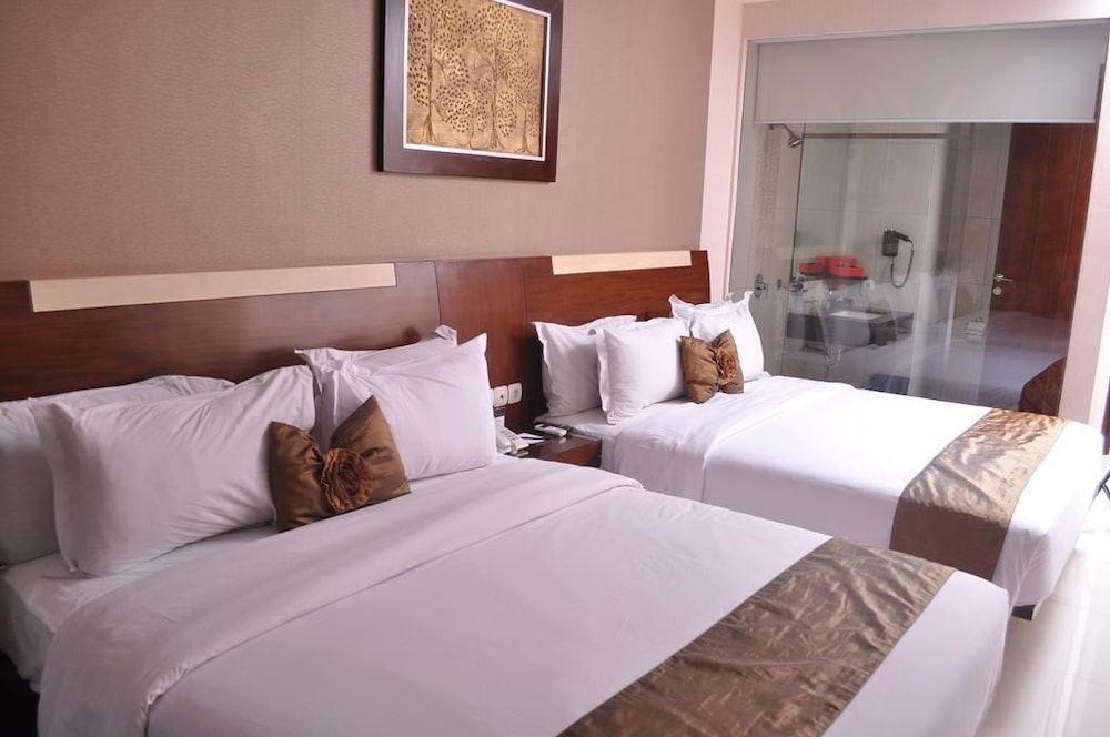 Scarlet Hotel Dago 5/21