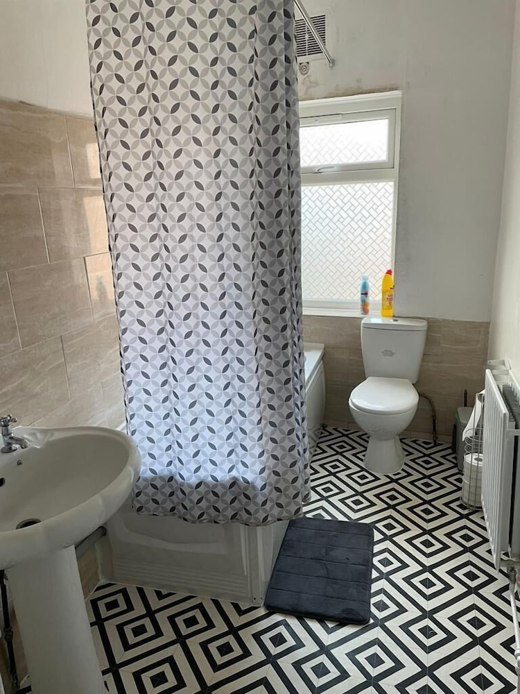 Rahal Hotel Hackney London 42/47