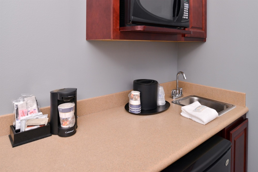Best Western Plus Two Rivers Hotel & Suites 30/35