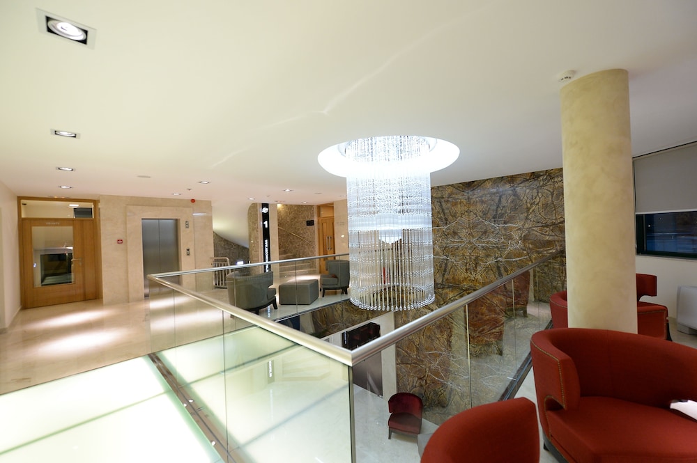 Hotel Hedonic 7/50