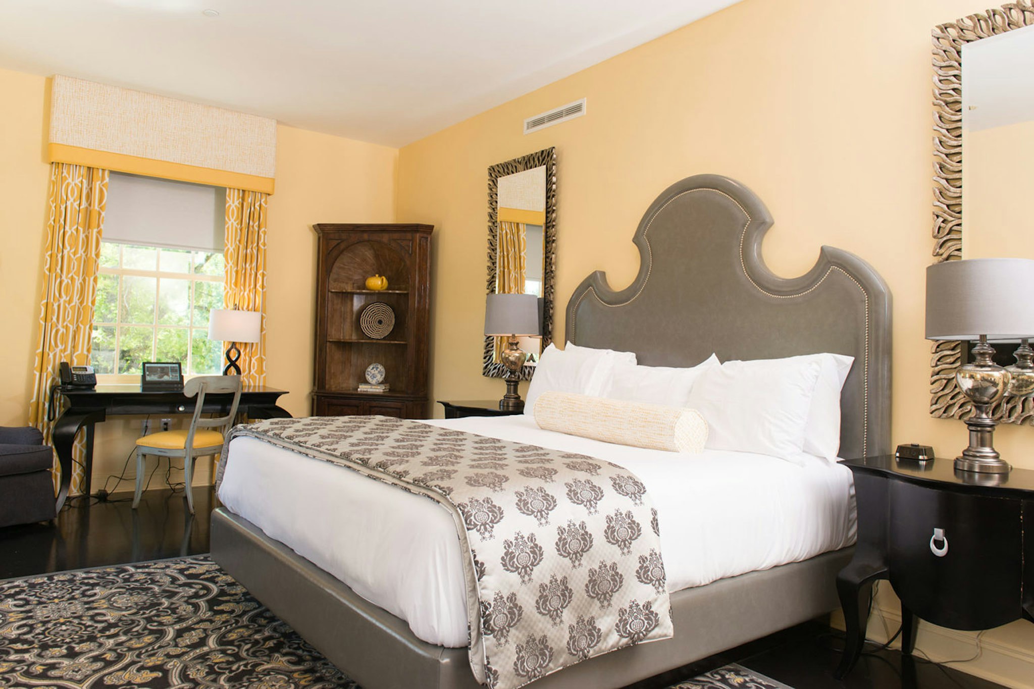 Deluxe, King Bed