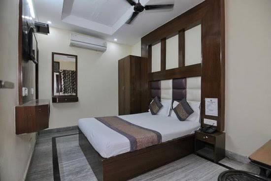Lord Krishna Dx Inn Hotel 11/33