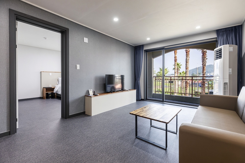 Aewol Stay in Jeju 30/50