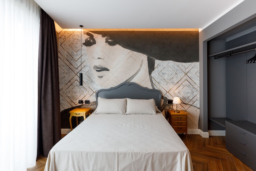 جناح بسرير مزدوج بإطلالة على البحيرة بشرفة مع أريكة، Hotel Ventaglio 2/4