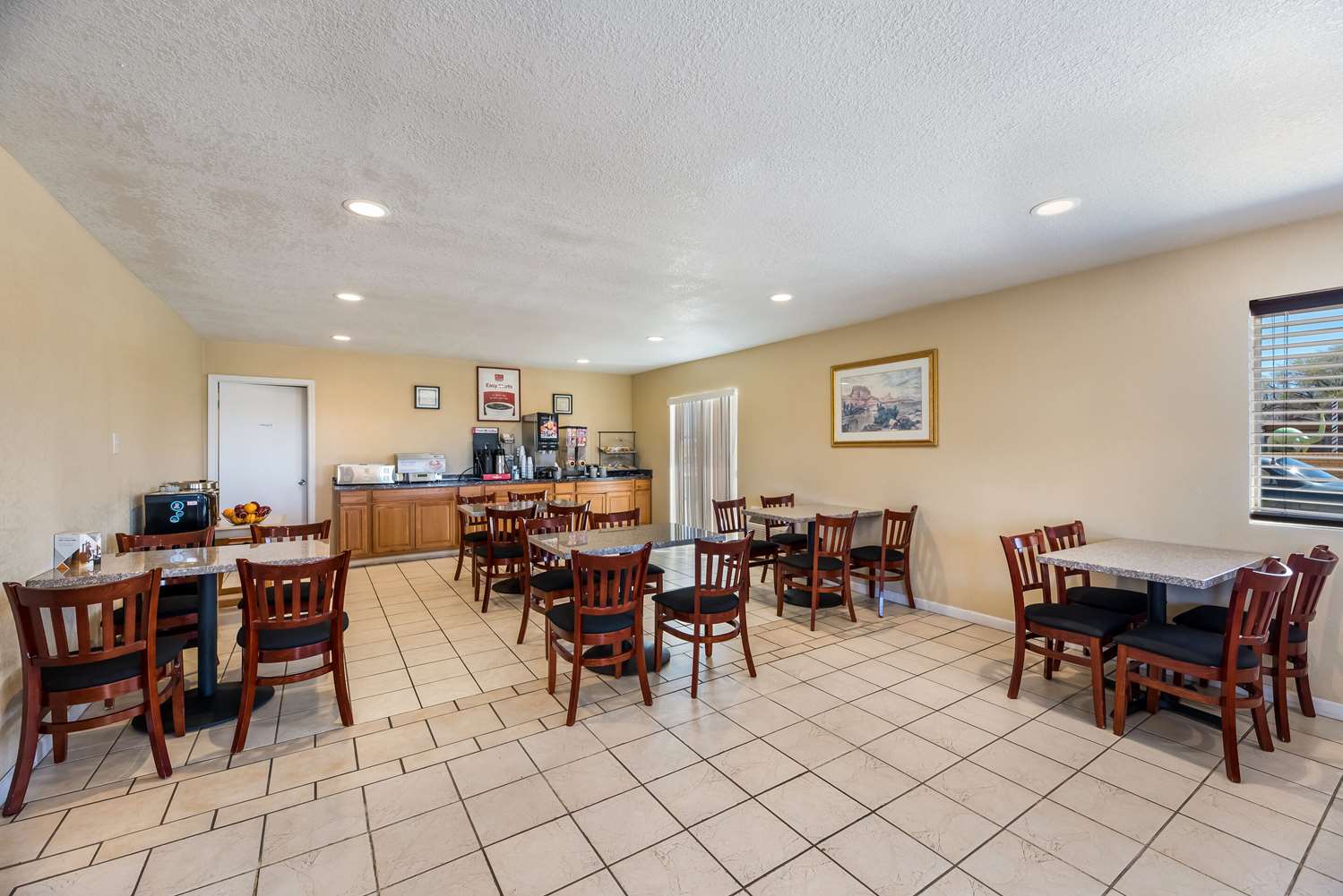 Econo Lodge I-40 Exit 286-Holbrook 24/36
