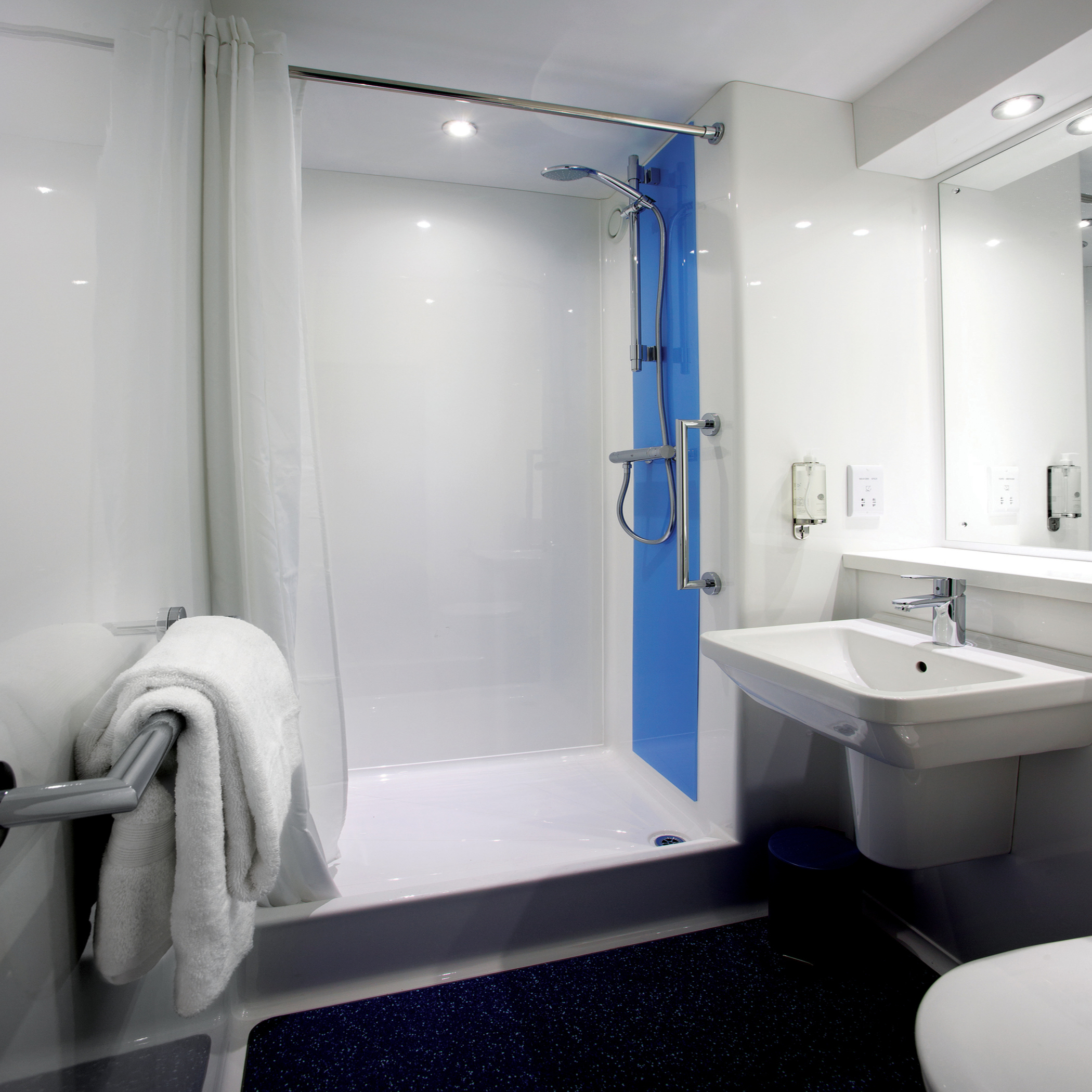 Travelodge Birmingham Central Broadway Plaza 17/19