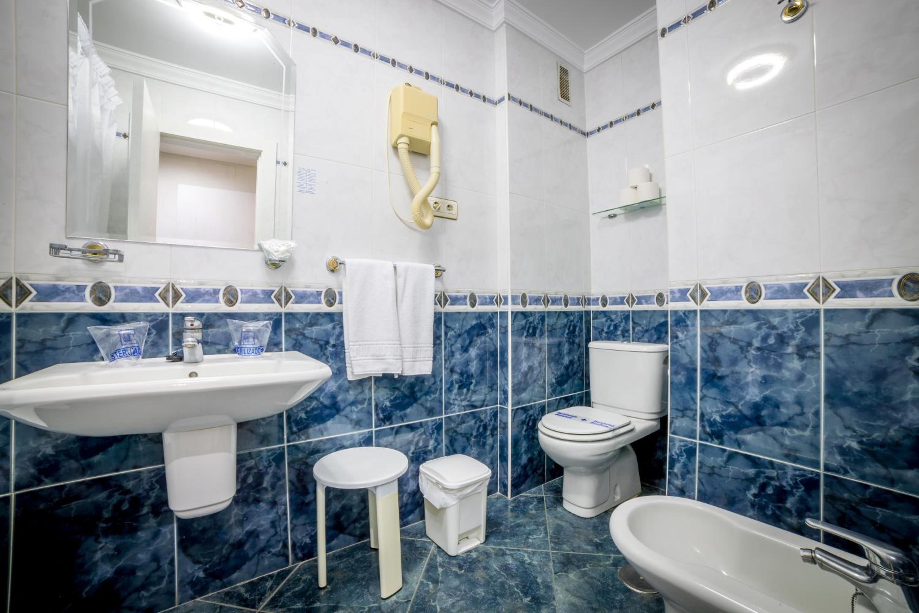 غرفة قياسية بسرير مزدوج أو سريرين منفصلين بشرفة، Villa de Laredo Hotel 3/4