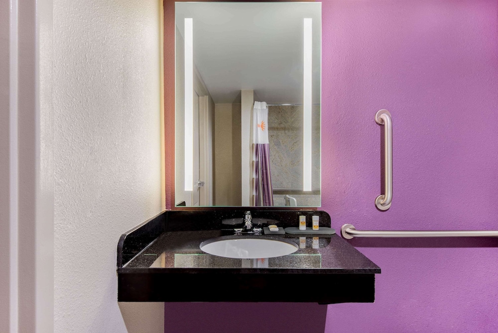 La Quinta Inn by Wyndham West Long Branch 25/43
