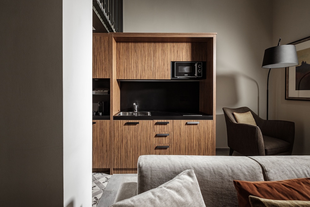 DELUXE, SUITE