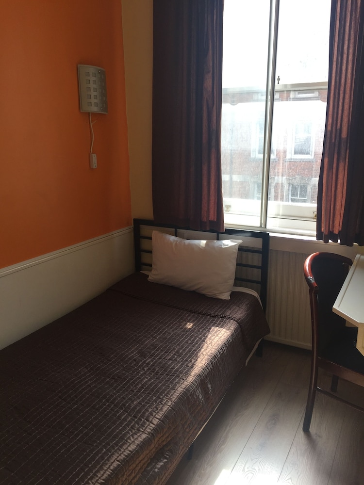 Gresham Hotel 16/50