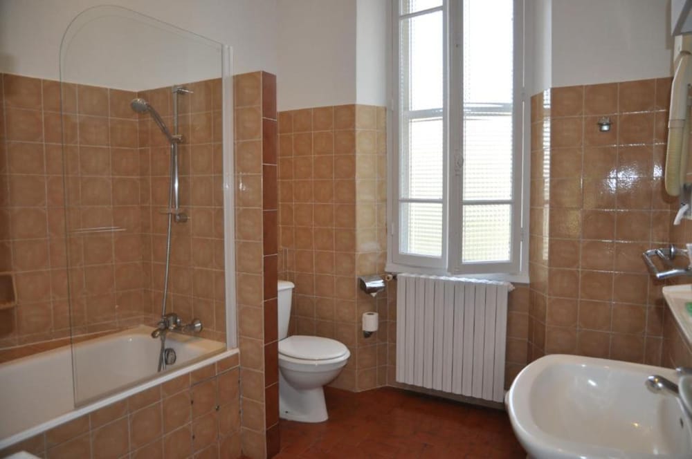 Hôtel Des Mimosas 44/47