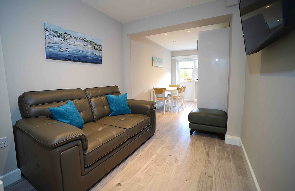 Twelve Self Serviced Apartments 33/50