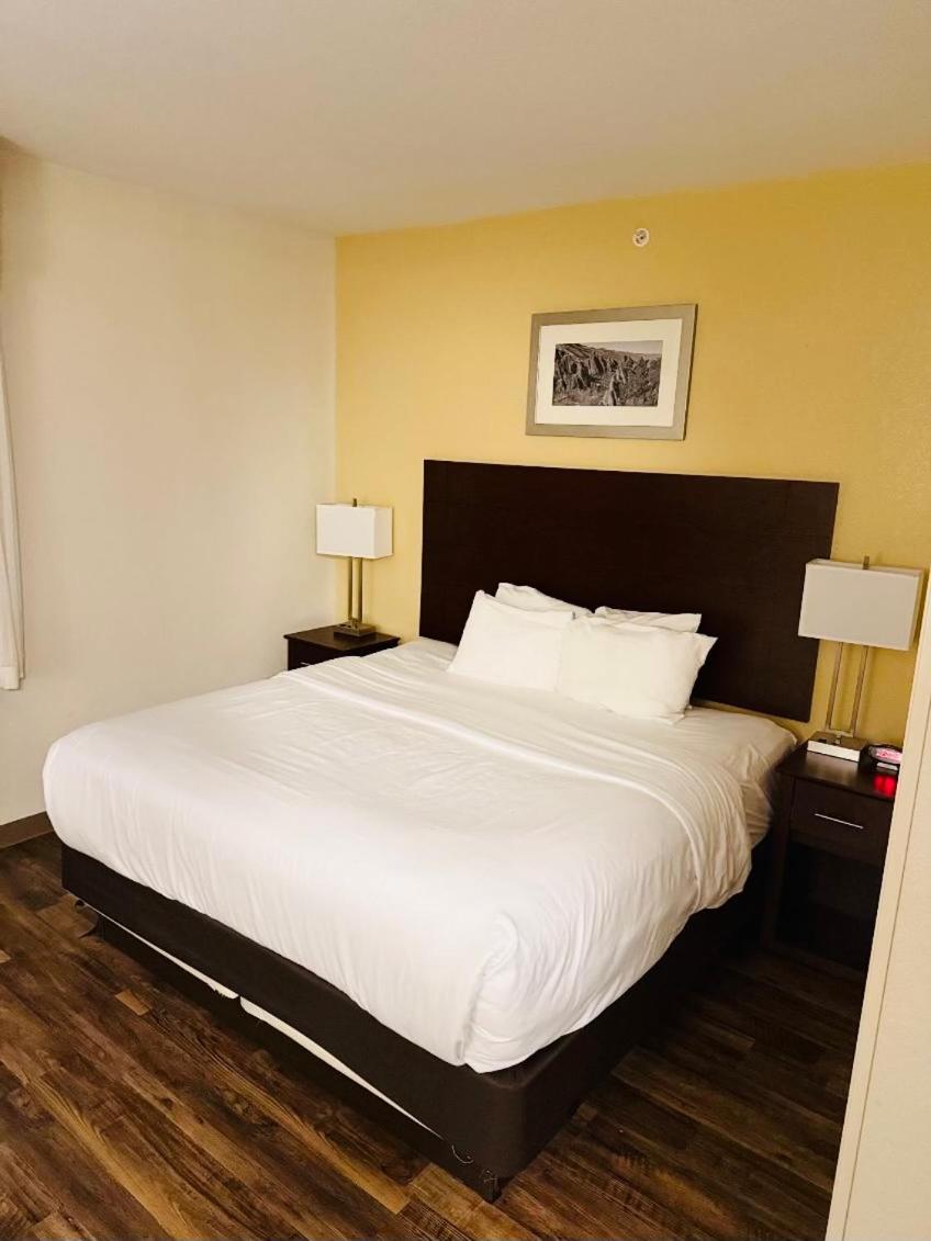 EFFICIENCY, SUITE, KING BED, ACCESSIBLE