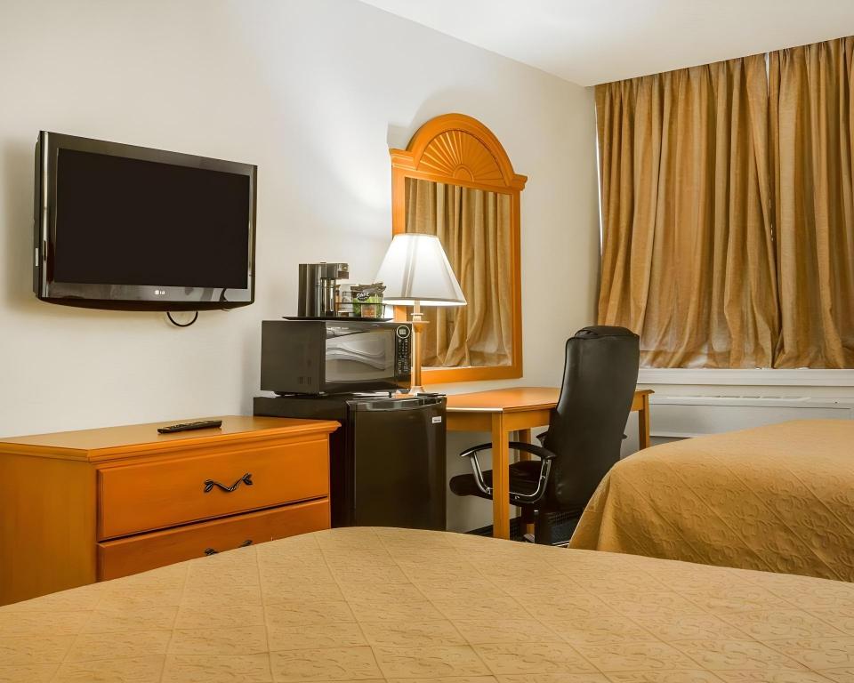Ok, 2 Queen Beds, Pet Friendly, Smoking