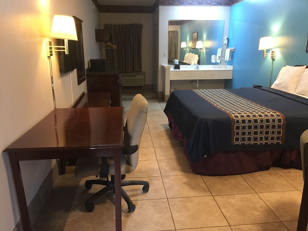Knights Inn & Suites City Center Edinburg/McAllen 11/22