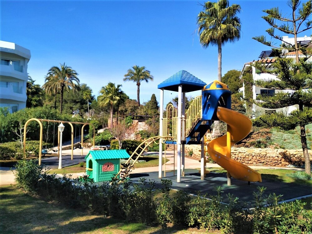 Coral Beach Aparthotel 69/77