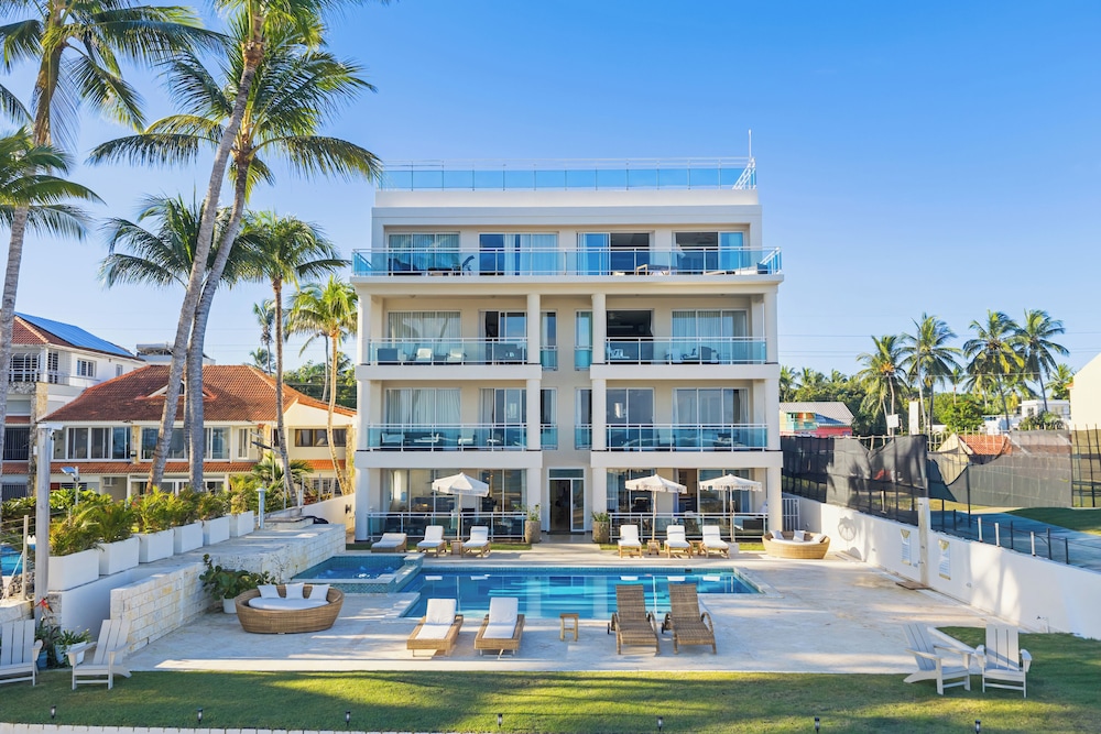 WATERMARK LUXURY OCEANFRONT ALL SUITE HOTEL 5/56
