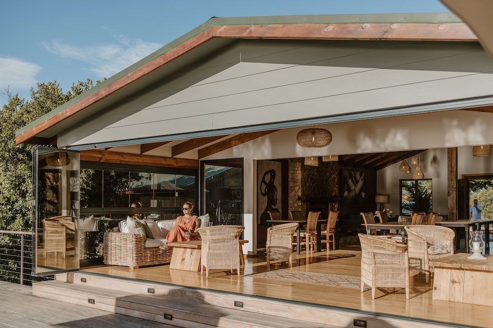 Elephant Hide of Knysna Guest Lodge 2/37