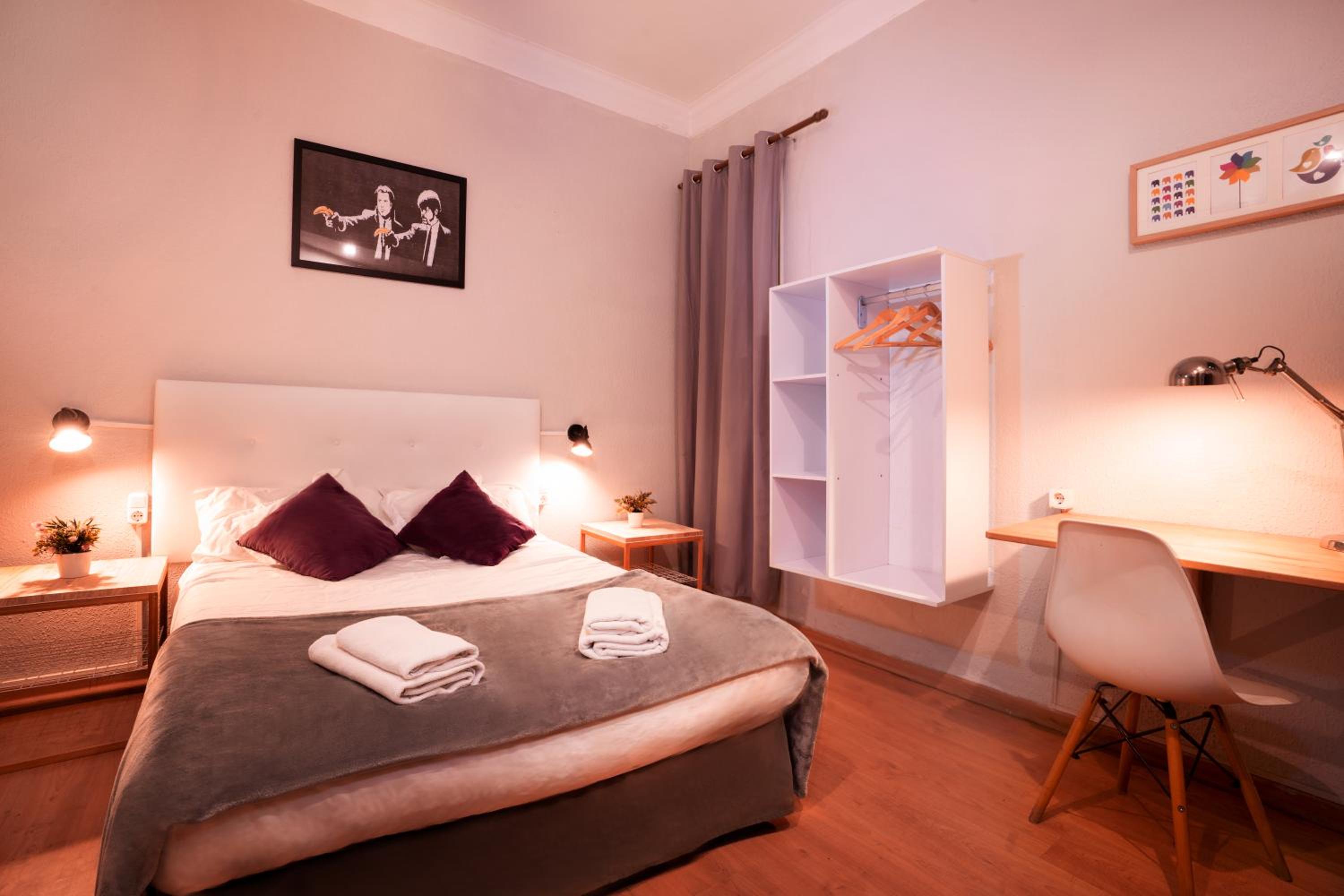 غرفة قياسية بسرير مزدوج بحمام مشترك