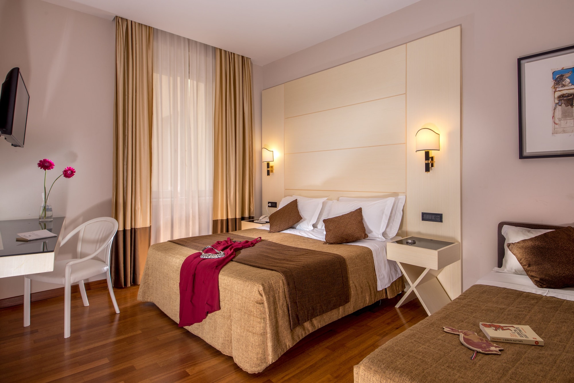 ROOM, TRIPLE
