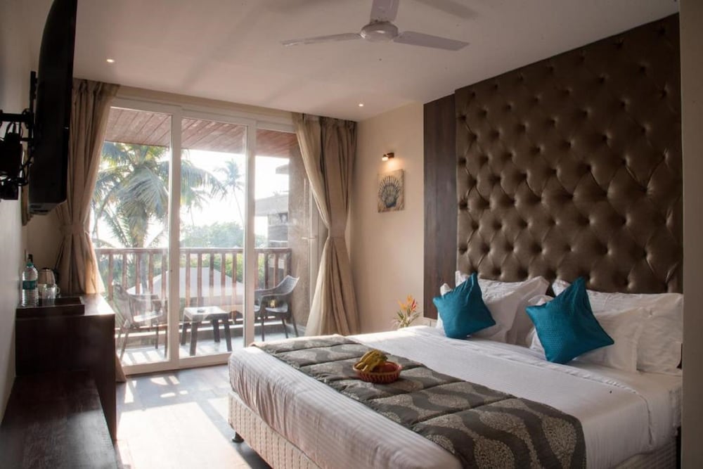 SUPER, DELUXE, POOL VIEW, BALCONY