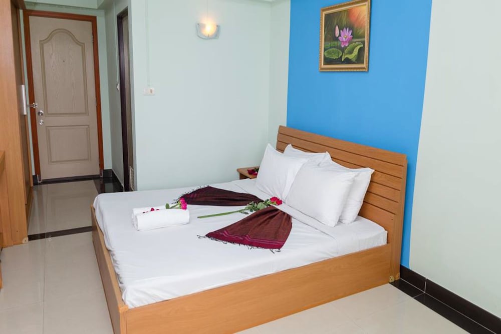 STANDARD, KING BED, PRIVATE BATHROOM