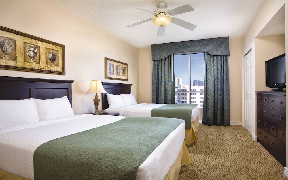 2 BEDROOMS, SUITE, KITCHEN