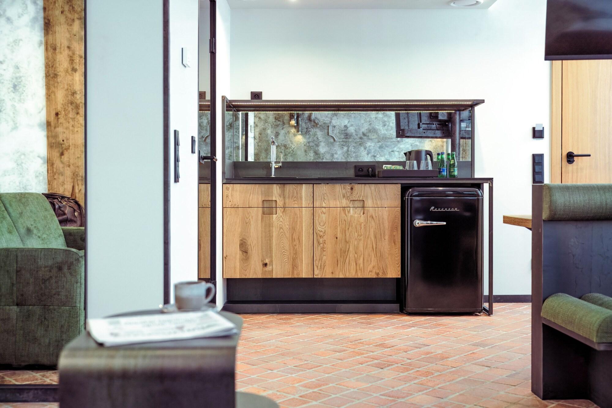 Nomadic Urban Premium Suites 7/50