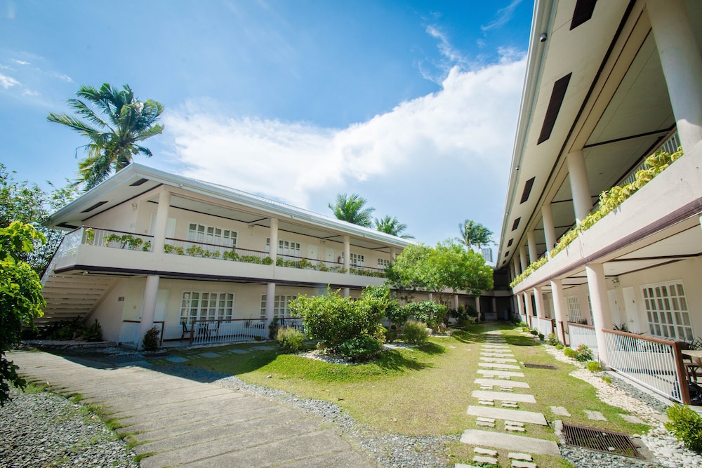 Almont Inland Resort 61/65