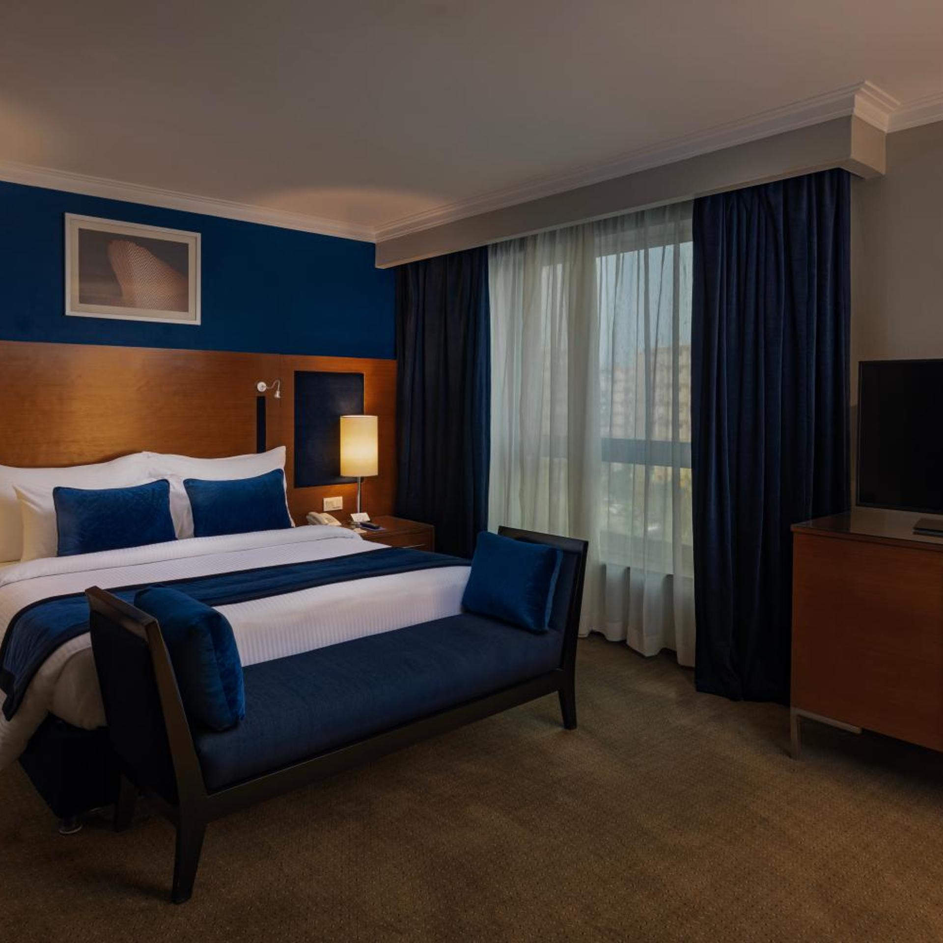 Executive, Suite