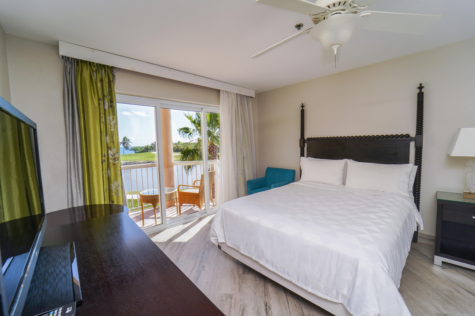 Studio, Suite, Queen Bed, Ocean View, Sofa
