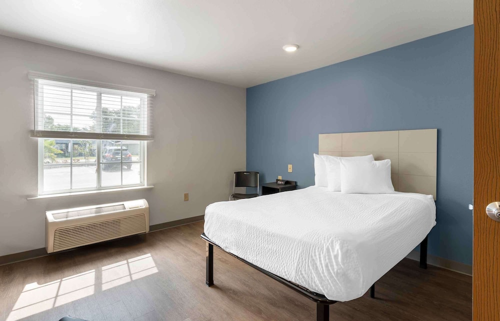 Extended Stay America Select Suites Lakeland 8/42