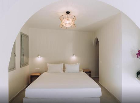Classic, Suite, Queen Bed, Sea and Village View