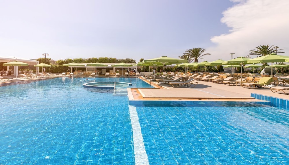 Divani Escape - Adults Only 6/67