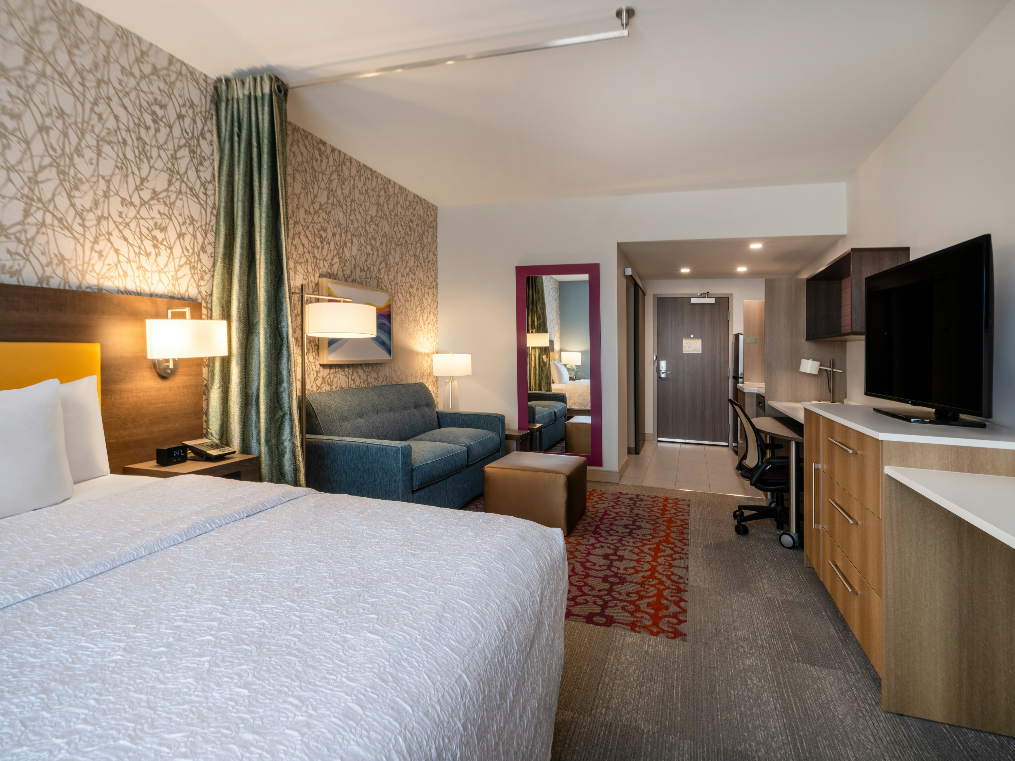 STUDIO, SUITE, KING BED