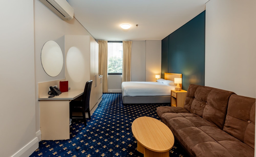 HOTEL CORONATION 27/50