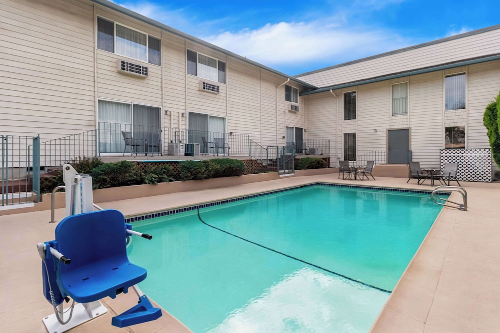 Quality Inn & Suites Vancouver - Hazel Dell 53/59