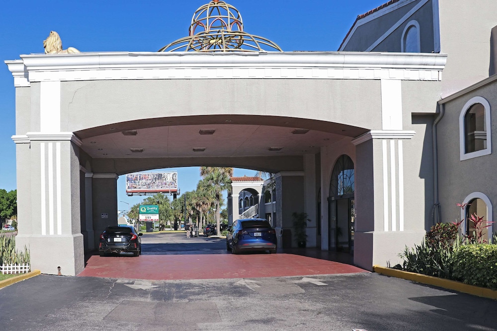 Howard Johnson by Wyndham Orlando/International Drive 29/34