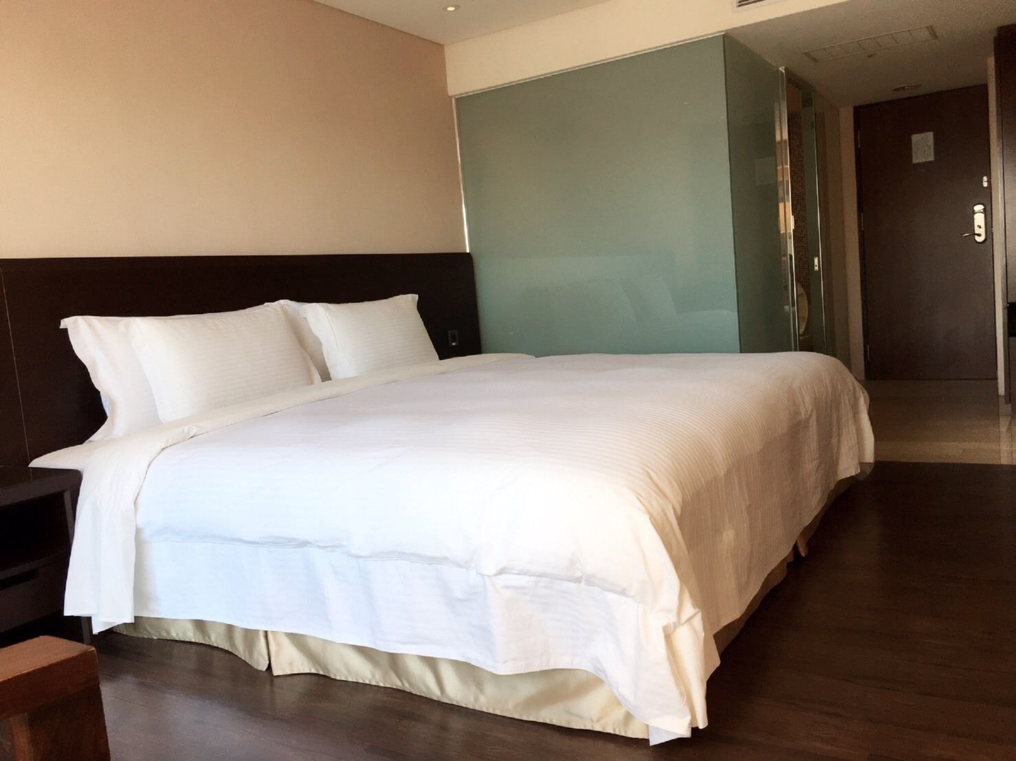 DELUXE, DOUBLE BED