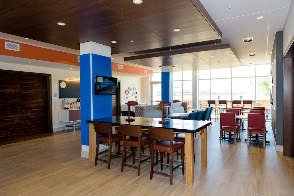 Holiday Inn Express Suites Mckinney Frisco East 34/36