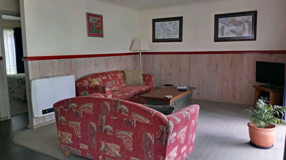 THE CRAYS ACCOMMODATION 27/46