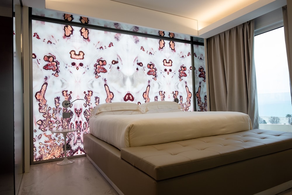 Ghibli Hotel 26/48