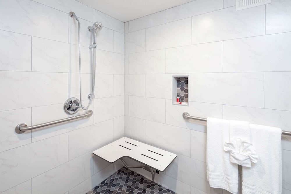 Travelodge By Wyndham Harbor City 10/29
