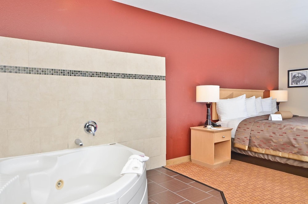 Clackamas Inn Suites 10/42