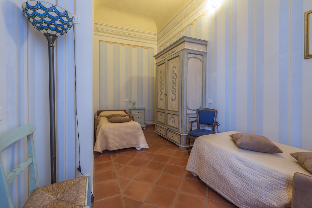 Villa Cheli Hotel 23/75