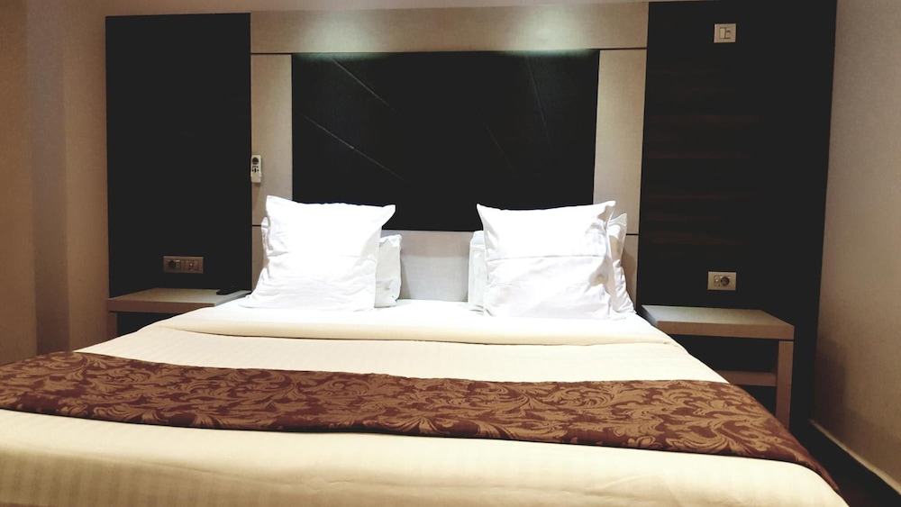 Grand Hotel Central 16/32
